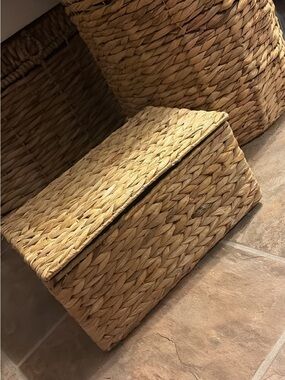 Natural Woven Seagrass 13 inch Storage Basket with Lid